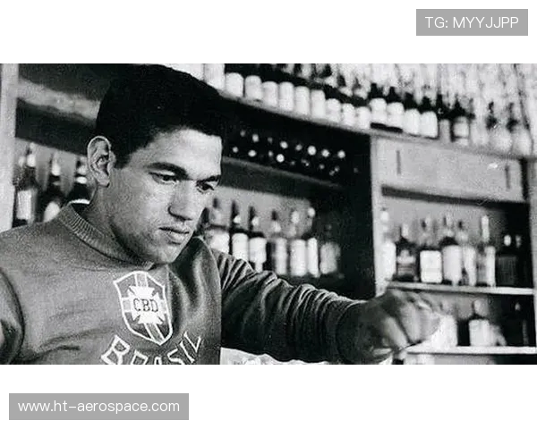 保罗·马尔蒂尼：传奇后卫的光辉岁月与足坛影响力