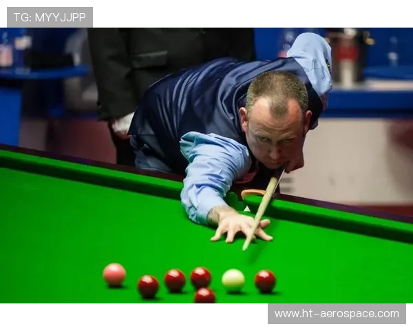 斯诺克赛场精彩瞬间回顾:球员技术对决与战术运用的完美展示 斯诺克赛场精彩瞬间回顾:球员技术对决与战术运用的完美展示